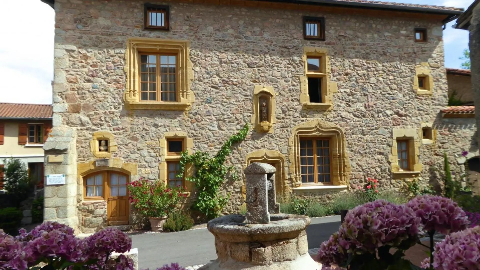 Gite Spacieux Au Crozet - Animaux Acceptes Et Wifi - Fr-1-496-341 Le Crozet France